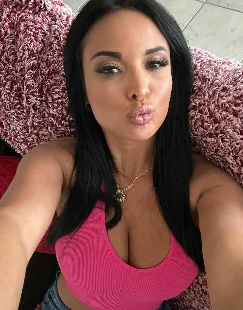 Professional escort.  Only serious ones. - Image 2